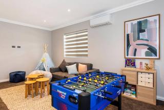 7 Royal Family Kensington 4br 2bth - Perth - 3