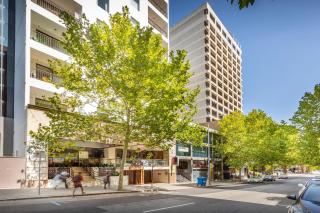 806 Deluxe Delight Concert Hall Studio - Perth - 1