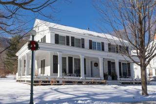 Picture Postcard Mansion In Manchester Village - Manchester - 3