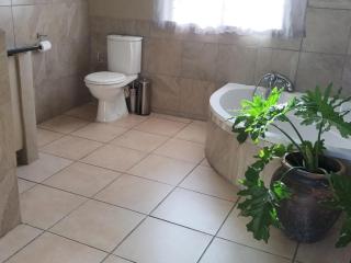 The Sanctuary- Self Catering Accommodation - Mbombela - 7