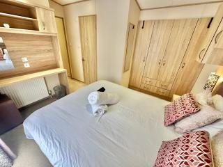 252 Wilksworth Caravan Park - Two Bedroom - Pool Access - 2