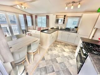 252 Wilksworth Caravan Park - Two Bedroom - Pool Access - 6