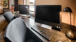 Best Western Plus Winnipeg Airport Hotel - Winnipeg - 8