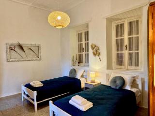 George&Michael Traditional House - Rodes - 1