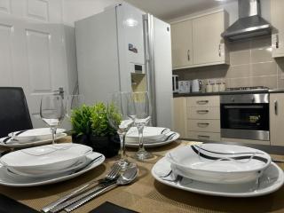 New Luxury 3 Bedroom House Next To COOP Stadium & Man City Stadium - Manchester - 4