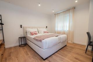 Villa Marin with massage pool, 3 min walk to the beach - Kaštela - 7