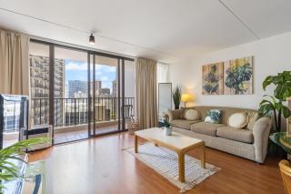 Breezy Waikiki Condo 2 Blocks from the Beach & FREE Parking! - Honolulu - 1