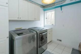 Mid Century Modern Retreat -4000 SQFT-HOT TUB - 3