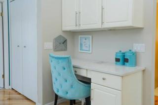 Mid Century Modern Retreat -4000 SQFT-HOT TUB - Battle Creek - 1