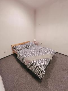 Room in front of Hala Targowa Station without window - Krakow - 9