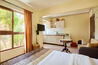 Rooftop Pool with City View - Studio - Nairobi - 7