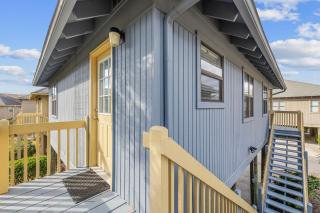 2 BR Beach Cottage - 2 min to Beach - Beach Towels - Myrtle Beach - 2
