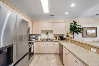 Waterview Golf Hideaway with 5 bds, Modern Design by myBeach Vacation Rentals - 4