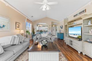 Serene Getaway Balcony Oasis with Pool & Golf Course Views by myBeach Vacation Rentals - Myrtle Beach - 6