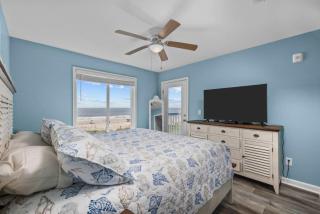 Sunrise Views- Pool - 4 Bds- 3 BR Oceanfront Charm - Myrtle Beach - 5