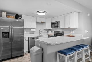Sunrise Views- Pool - 4 Bds- 3 BR Oceanfront Charm - Myrtle Beach - 3