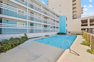 Sunrise Views- Pool - 4 Bds- 3 BR Oceanfront Charm - Myrtle Beach - 7