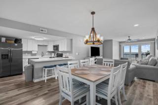Oceanfront, Sunrise Views- Pool- 6 Beds- King Bed by myBeach Vacation Rentals - Myrtle Beach - 2