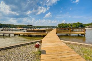 Spacious Virginia Retreat with Dock and Beach Access! - Bumpass - 0