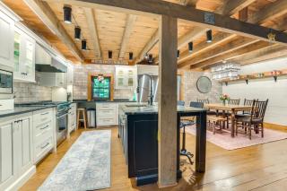 Peaceful Farmhouse with Fire Pit Near Town and Lake! - Harbor Springs - 2