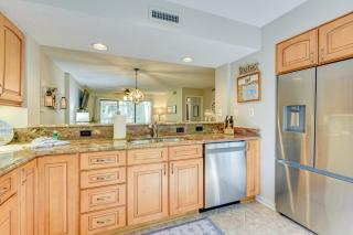 Private Deck and Pool Access Myrtle Beach Getaway! - Myrtle Beach - 1
