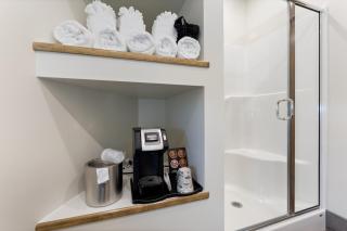 Penny's Landing Guestrooms - 6