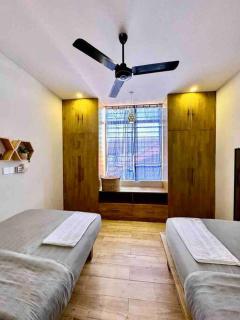 Modern 2-bedroom townhouse with rooftop terrace - 2