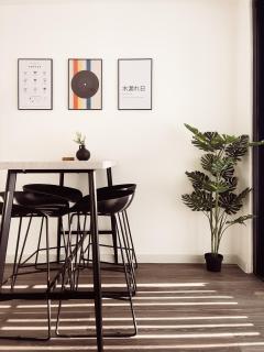 Modern 1-Bedroom Apartment near Kew Gardens with Free Parking & Workspace - 5