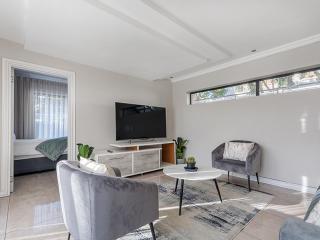 Self Checkin - Luxury Tranquil Apartment in Guesthouse - 8