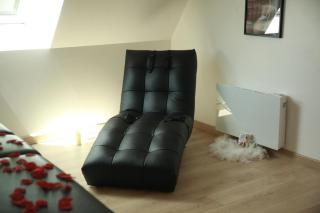 Loveroom atypique en duplex avec balnéo ronde et secret'room - - 6