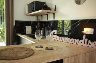 Loveroom atypique en duplex avec balnéo ronde et secret'room - - 4
