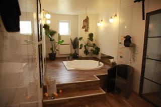 Loveroom atypique en duplex avec balnéo ronde et secret'room - - 1