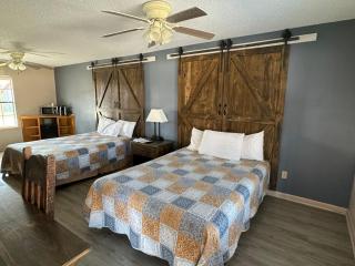 Four Horsemen Motel - Pilot Point - 9