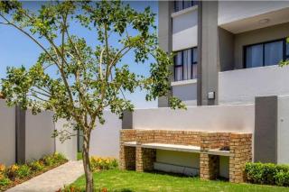 1 Bedroom Sleek, Spotless, Work-from-home Sanctuary - 2