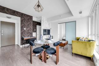 Deluxe 1BR Suite with bird's eye CN Tower Views - 6