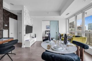 Deluxe 1BR Suite with bird's eye CN Tower Views - 2