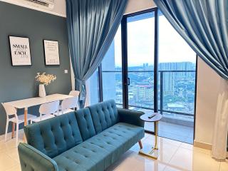 Luxury 1BR service apartment with Balcony Trion A4003 KL - 9
