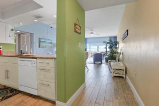 San Remo 406 Beachfront Suite - St. Pete Beach - 2