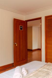 Habitación central con baño compartido Poblado-B14 - 2