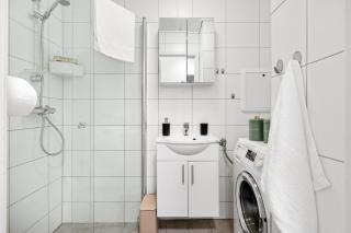 5 mins to City center in Bright & Cozy stay - 5
