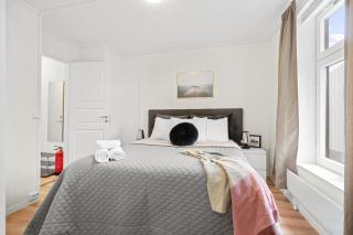 5 mins to City center in Bright & Cozy stay - 9