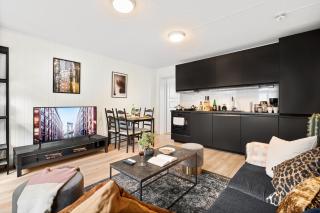 5 mins to City center in Bright & Cozy stay - 7