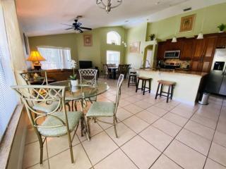 Magic Poolside Retreat - 7