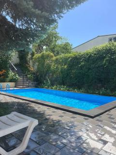 LARGE 5 BEDROOM LUXURY VILLA - Ereván - 2