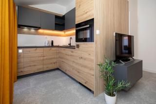 ALURE RESIDENCES 11 - 24h self check-in & private parking next to the apartment building included, CITY CENTER right on SNP Square in a quiet passage, new building, best deal in town - Banská Bystrica - 7