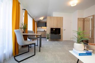 ALURE RESIDENCES 11 - 24h self check-in & private parking next to the apartment building included, CITY CENTER right on SNP Square in a quiet passage, new building, best deal in town - Banská Bystrica - 8