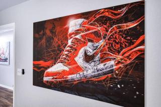 Sneaker themed house near Downtown SA with 3 king beds - San Antonio - 8