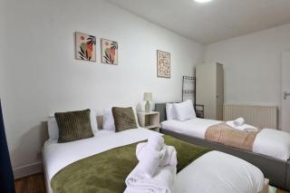 2 Bedroom Apartment Near Station - Londra - 0