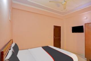 Collection O Mayank Guest House Near ISKCON Temple Noida - Kalkaji Devi - 1