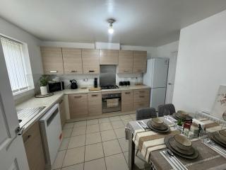 NEW Modern Townhouse Holiday Home Free Parking - Manchester - 9